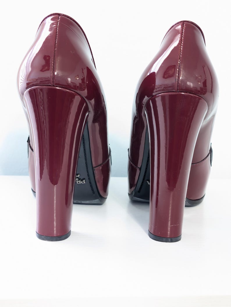 Archival PRADA Fall 1999 Burgundy Patent Leather Block Heel Loafer Pumps Size 39 image 7
