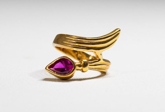 Vintage Arrowhead Ruby Zircon Ring: 18KT Gold HGE… - image 1