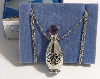 Avon Presidents Club PC Perfume Bottle PINGENTE Avon President&#39;s Recognition Achievement Colar Honor Society Pingente Novo estoque antigo 96