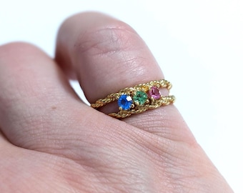 Anillo vintage Bogarz Sample Vermeil para madre: Peridoto (agosto), Cuarzo rosa (octubre), Topacio azul (diciembre). Talla 6.5.