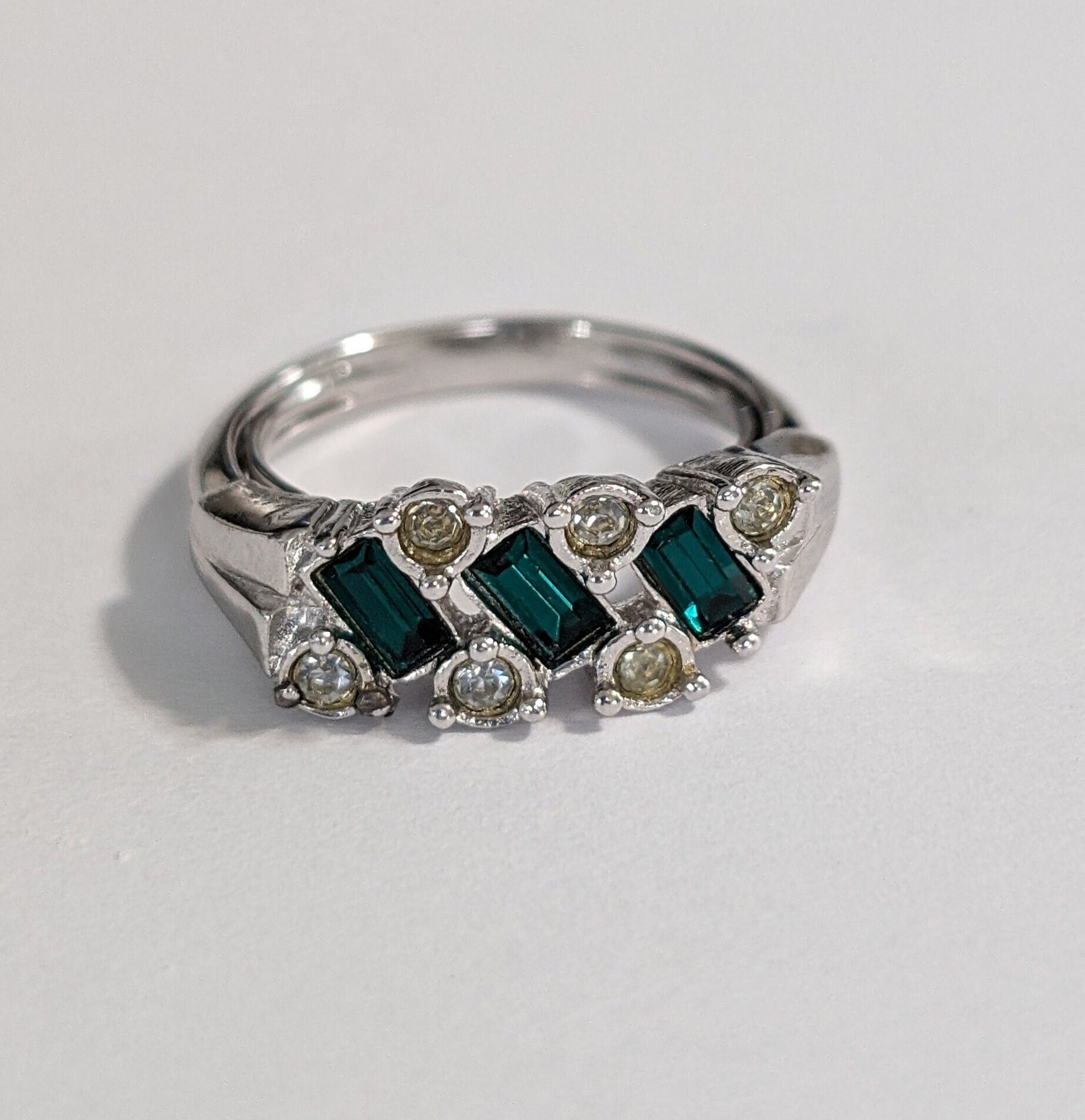 Vintage Avon Emerald Crystal Ring: Silver Tone Cocktail Ring, Size 4-5.5, image size:1849x1909