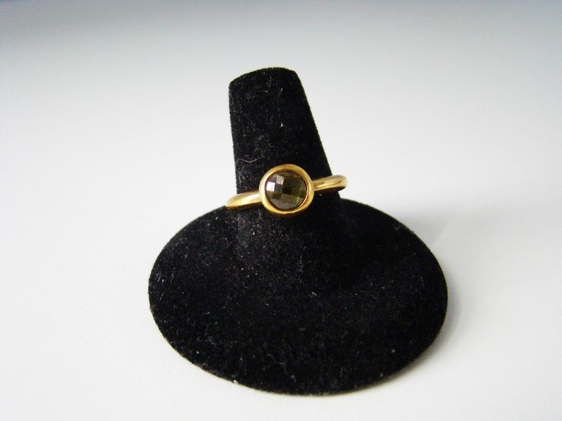 Vintage Green Peridot Tiny HGE Yellow Gold Cocktail Ring Size 8 Estate Market Finds