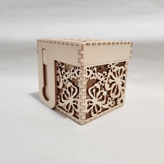 Shamrock Flip Top Box