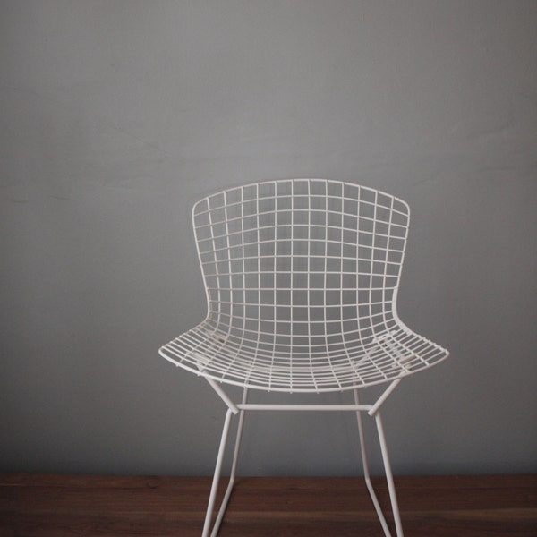 1 Knoll Bertoria Chair, Bright White Satin Powdercoat - Like New