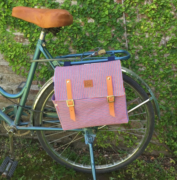 Alforja de bicicleta lona a rayas y alforja de cuero mensajero