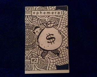 Pode incluir: Uma ilustração em preto e branco de uma pessoa carregando uma grande bolsa de dinheiro com um sinal de dólar. A ilustração é cercada por um padrão de mandala preto e branco. O texto "ephemeral #2" é impresso no canto inferior esquerdo da imagem.