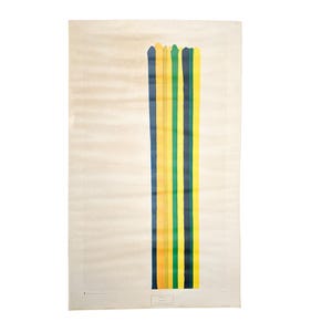 Può includere: Un poster vintage con un design a strisce verticali. Le strisce sono in tonalità di giallo, arancione, verde e blu.