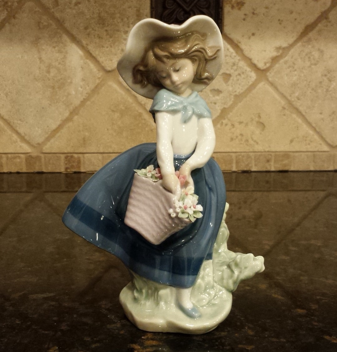 LLADRO 帽子を持つ少女 LLADRO Pretty Pickings Girl With Hat and Flower Basket #5222 - Etsy