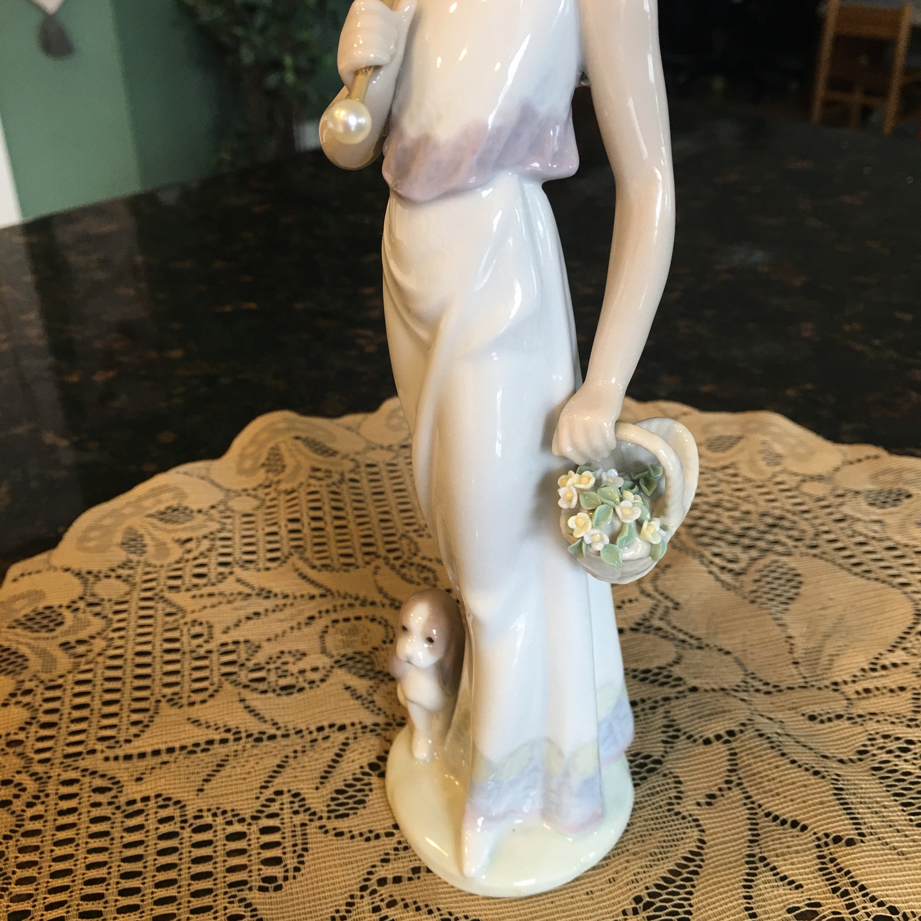 Lladro GARDEN CLASSIC #7617 ~ Collectors Society Girl With