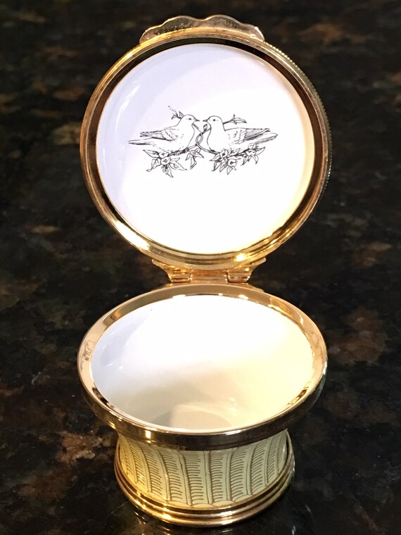 Halcyon Days Enamel Box With Love Birds - Handmade Bilston Halcyon Days Enamel Box With Love Birds - Handmade Bilston