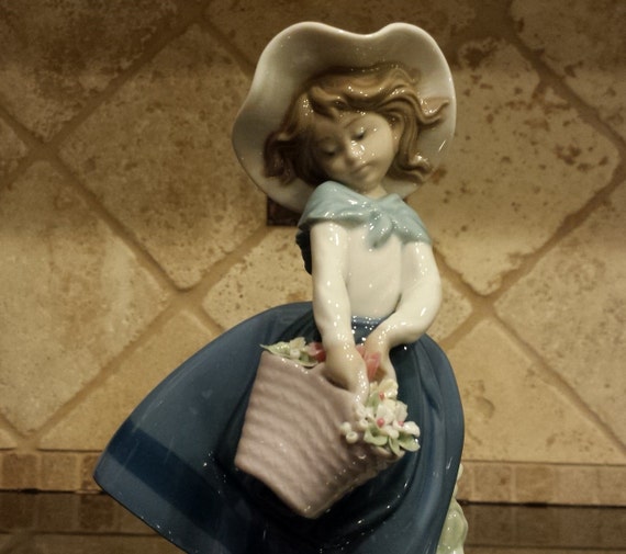 珍しい LLADRO #5222 Basket Flower and Hat With Girl Pickings Pretty 工芸品