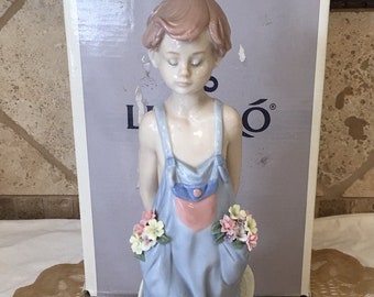 Lladro Pocket Full of Wishes ~ Mint!  Girl with Flowers in Pocket