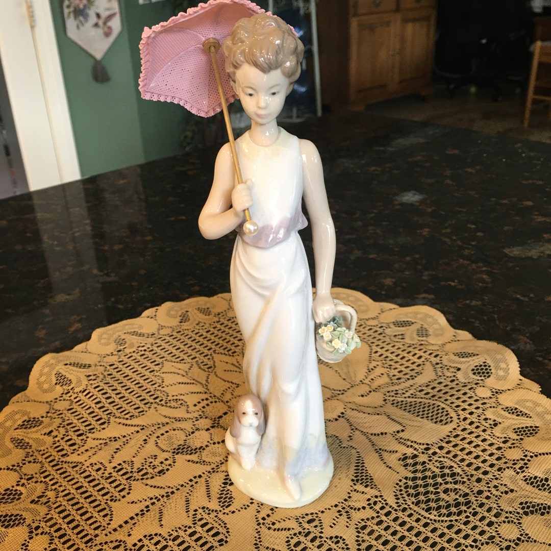 Lladro GARDEN CLASSIC #7617 ~ Collectors Society Girl With