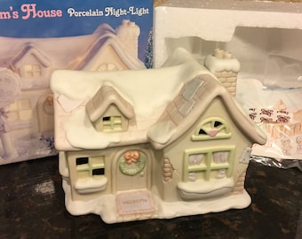 Enesco Precious Moments Porcelain Sugar Town Sam's House Night Light 531774