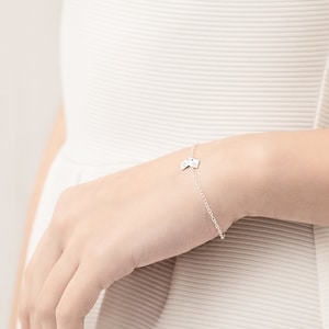 Zoe - pulsera de plata con inicial - pulsera de plata personalizada - pulsera con dije de diamantes - pulsera con letras pequeñas - regalo para hermana