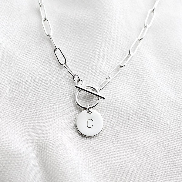 Colar de prata esterlina com corrente em formato de clipe de papel e inicial - colar com fecho em T de prata - colar com inicial em disco - colar com elos retangulares de prata