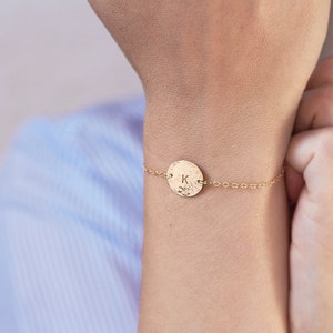 Hammered disc bracelet - personalised initial bracelet - 14k gold filled bracelet - gold disc bracelet - circle bracelet - gift for her