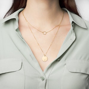 Collar de disco largo personalizado - collar de círculo dorado grande - collar de disco con monograma - collar de disco grande - regalo para novia
