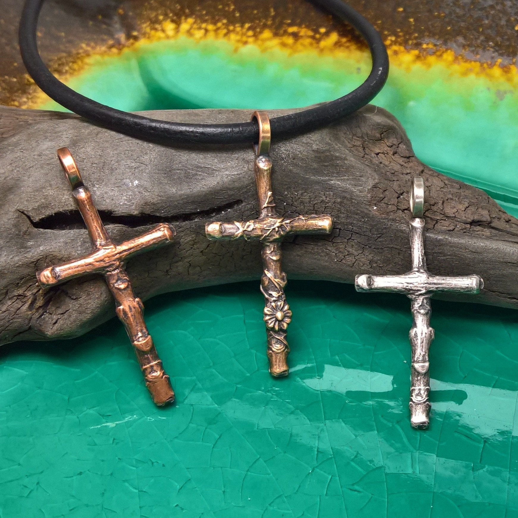 MUSINSA | ILLIO White leopard cross necklace top