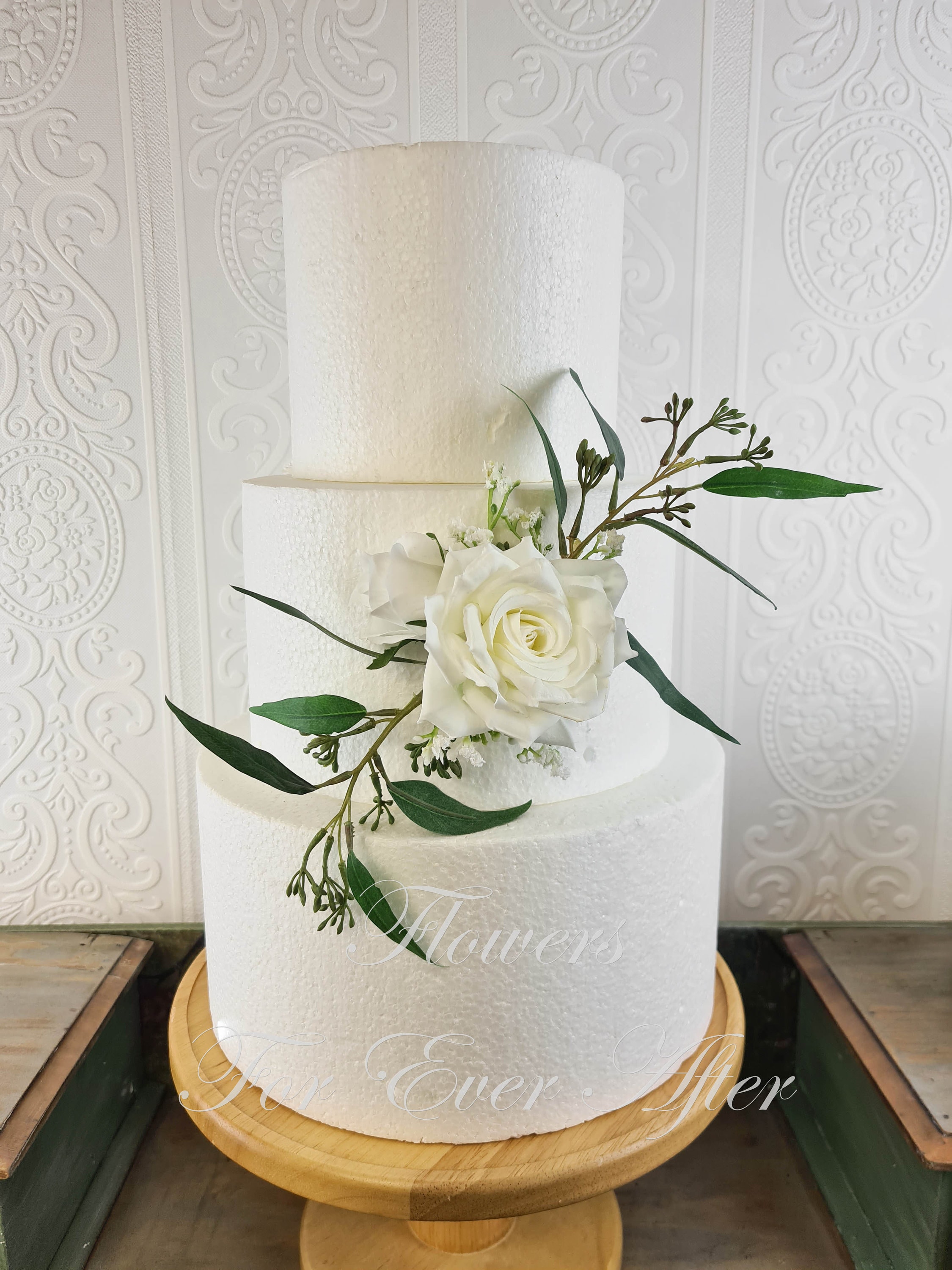 Sugar roses and gold leaf for an anniversary cake today. : r/Baking