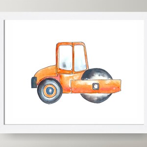 Op de afbeelding: Een aquarel van een oranje bouwvoertuig met een zwarte band. Het voertuig heeft een grote, ronde band achterin en een kleinere band vooraan. Het voertuig staat op een witte achtergrond.