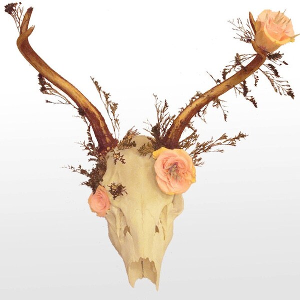 Blooming Floral Deer Skull Spike Toothed Flowers