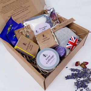 British WellBeing Gesundheit Geschenkbox, personalisierte umweltfreundliche natürliche Lavendel, Rose, Wicken, Geranie Set, handgefertigt in Großbritannien