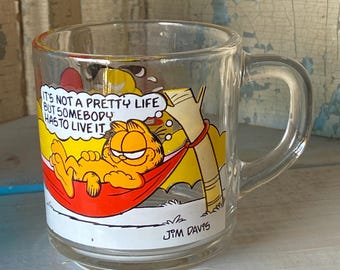 Vintage 1978 McDonald's Garfield Glass Mug, Jim Davis Comic Garfield Characters Yellow Cartoon Cat Clear Coffee Cup Promotional Advertising
