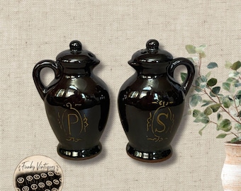 Vintage Teapot Salt & Pepper Shaker Set, 1940s Redware Glossy Brown/Black Glaze Hand-Painted Gold Detail Jug S and P, Vintage Kitchen Decor