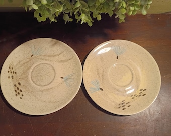 Set of two RED WING POTTERY Vintage Plates