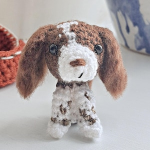 Springer Spaniel Dog with Embroidered Basket