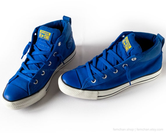 Converse All Stars bright blue sneakers, slip on mid tops, cobalt blue padded trainers, slipon shoes size 39 (UK 6, US men's 8, US wo's 6) Converse All Stars bright blue sneakers, slip on mid tops, cobalt blue padded trainers, slipon shoes size 39 (UK 6, US men's 8, US wo's 6)
