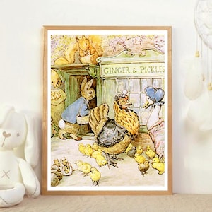 Puede incluir: Una ilustración vintage de un conejo, una gallina y un pato de pie frente a una tienda llamada "Ginger & Pickles". La gallina lleva una capa azul y negra y está rodeada de un grupo de pollitos amarillos.