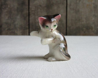 Vintage Ceramic Grey Cat Family Figurines made in Japan.