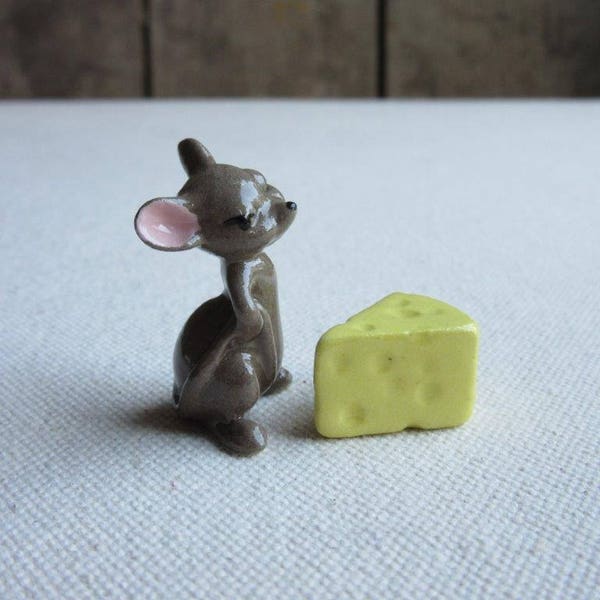 Miniature Hagen Renaker Irate Mouse w/ Cheese,Tiny Vintage Ceramic Figurines,Porcelain,Mouse Lover Gift,Miniature Ceramic Animal,Funny Mouse