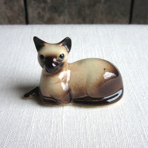 ➸ HAGEN RENAKER Cat Miniature Figurine Siamese Cat Kitten Sitting 