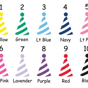 Op de afbeelding: Tien verschillende feestmutsen in verschillende kleuren, waaronder geel, groen, lichtblauw, marine, lichtroze, donkerroze, lavendel, paars, rood en zwart. Elke muts heeft een wit streepjespatroon.