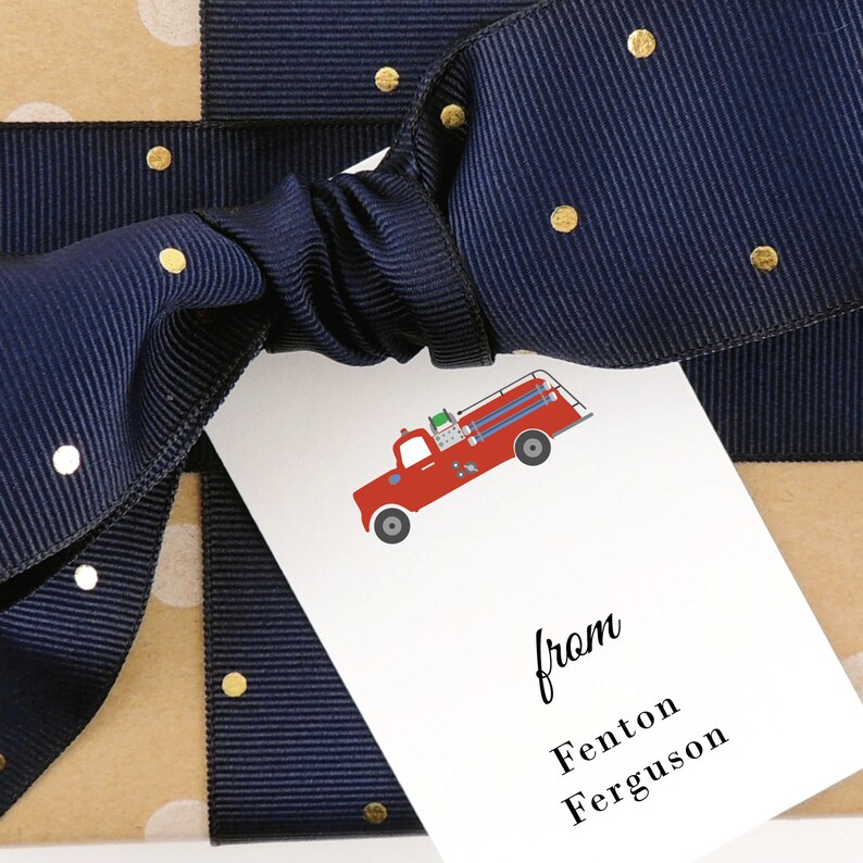 Etiquetas de regalo monogramadas para camión de bomberos: tarjetas personalizadas imagen 2