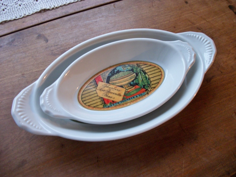 2 MANN Fine China Country Vegetable Advertising Nesting Casserole Dishes ~ Farmhouse Baking Dishes ~ Tomato /& Peas ~ Oven Safe 2 Sizes.