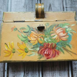 Working Metal Silent Butler Crumb Catcher Crumber w Tole Inspired Floral Design Textured Finish w Gold Trim Thumb Press Flip-Top