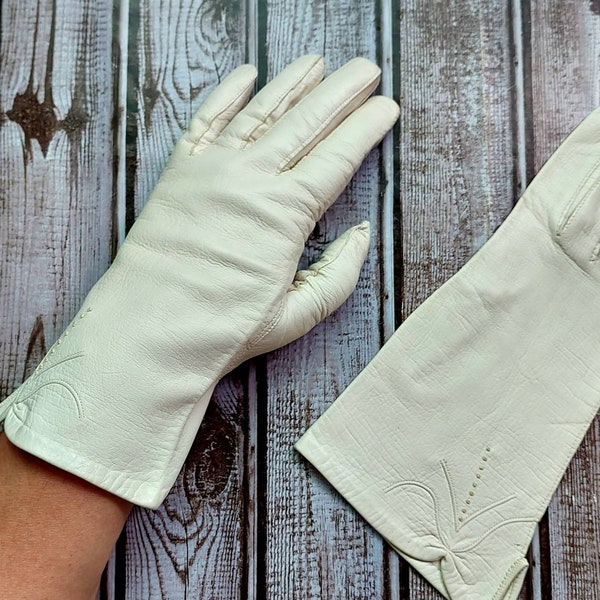 Fine Italian Leather Gloves Quality Handcrafted White Gloves Made in Italy Size 6 Washable Decorative Stitching Over the Wrist Length Gloves