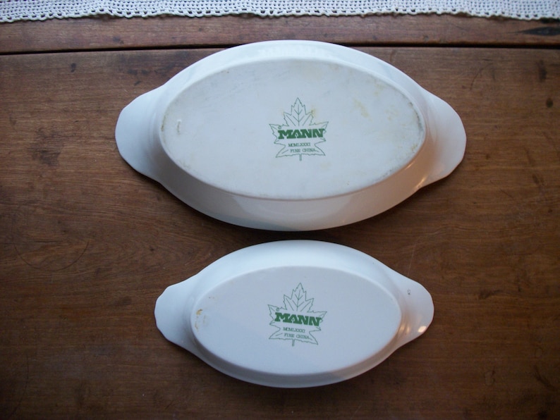 2 MANN Fine China Country Vegetable Advertising Nesting Casserole Dishes ~ Farmhouse Baking Dishes ~ Tomato /& Peas ~ Oven Safe 2 Sizes.