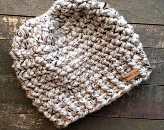 Messy Bun Hat, Hats for Runners, Ponytail Hat, Hat for Bun, Chunky Messy Bun Hat, Wool Hat, Winter Hat, Knit Bun Hat, Messy Bun Beanie,