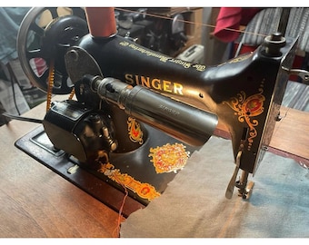 Vintage 1915 Singer 128K Hand Crank Sewing Machine With Bentwood