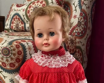 Vintage 1960 KISSY Doll-Ideal Corp K-21-L Sleepy Eyes Vestido de lunares rojos Muñecas coleccionables