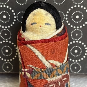 Vintage Miniature Japanese Fabric Wood Wrapped Doll 2 3/4&quot; Tall Sticker Bottom Collectible Doll