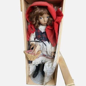ヴィンテージの赤ずきんちゃん磁器人形、エドウィン・ノウルズ作、オリジナルボックス、1988年コレクターズドール