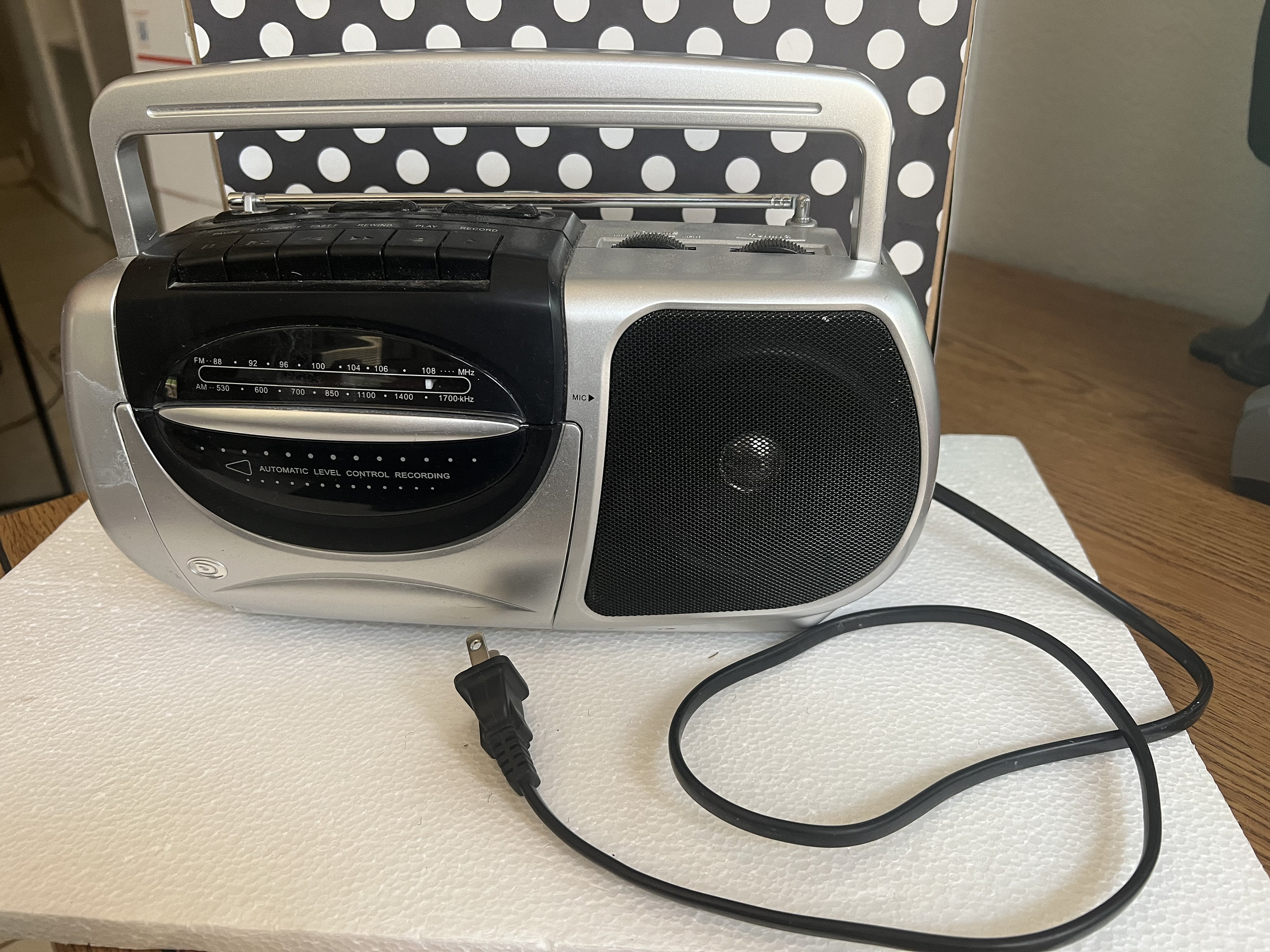 Vintage Durabrand AM/FM Radio Cassette Recorder Modelo CT-995 - Main Image