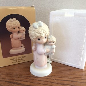 Precious Moments - 110930 LOVE IS THE Best Gift Of All 1987 Cedar Tree Mark