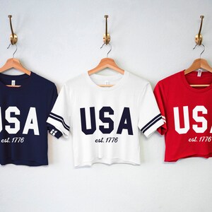 USA Est. 1776 4th of JULY Crop Top Stripes, chemises patriotiques femmes, chemise du 4 juillet pour femmes, hauts courts du quatrième juillet, chemises USA pour femmes